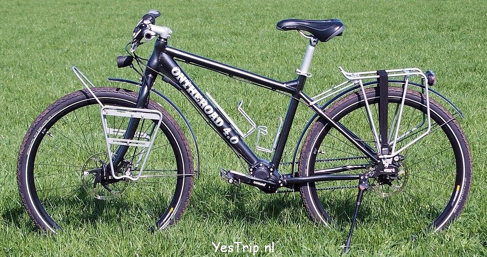 xxx The OnTheRoad 4.0 at a dutch weiland